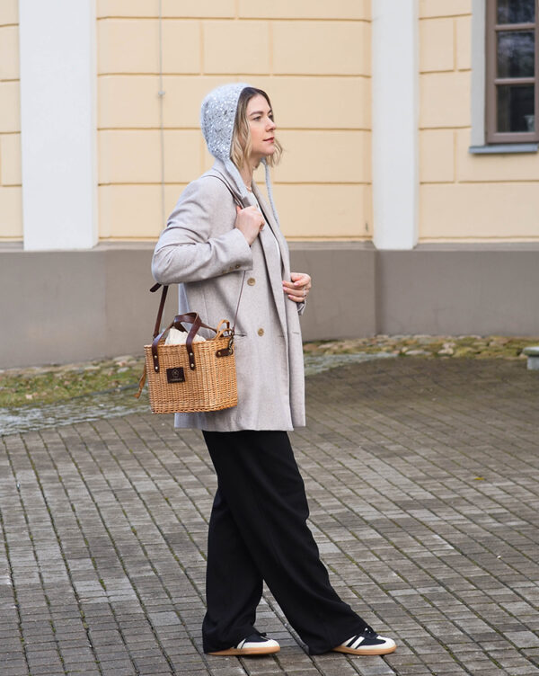 Pūkuota kepurė su raišteliais - Image 6