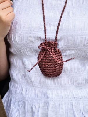 Nertas ausinių dėklas